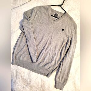 Gray V-Neck Sweater with Long Sleeves and Classic Fit